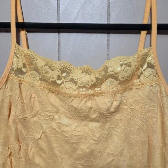 Y2k Maurices crinkle lace trim cami - Picture 2 of 5